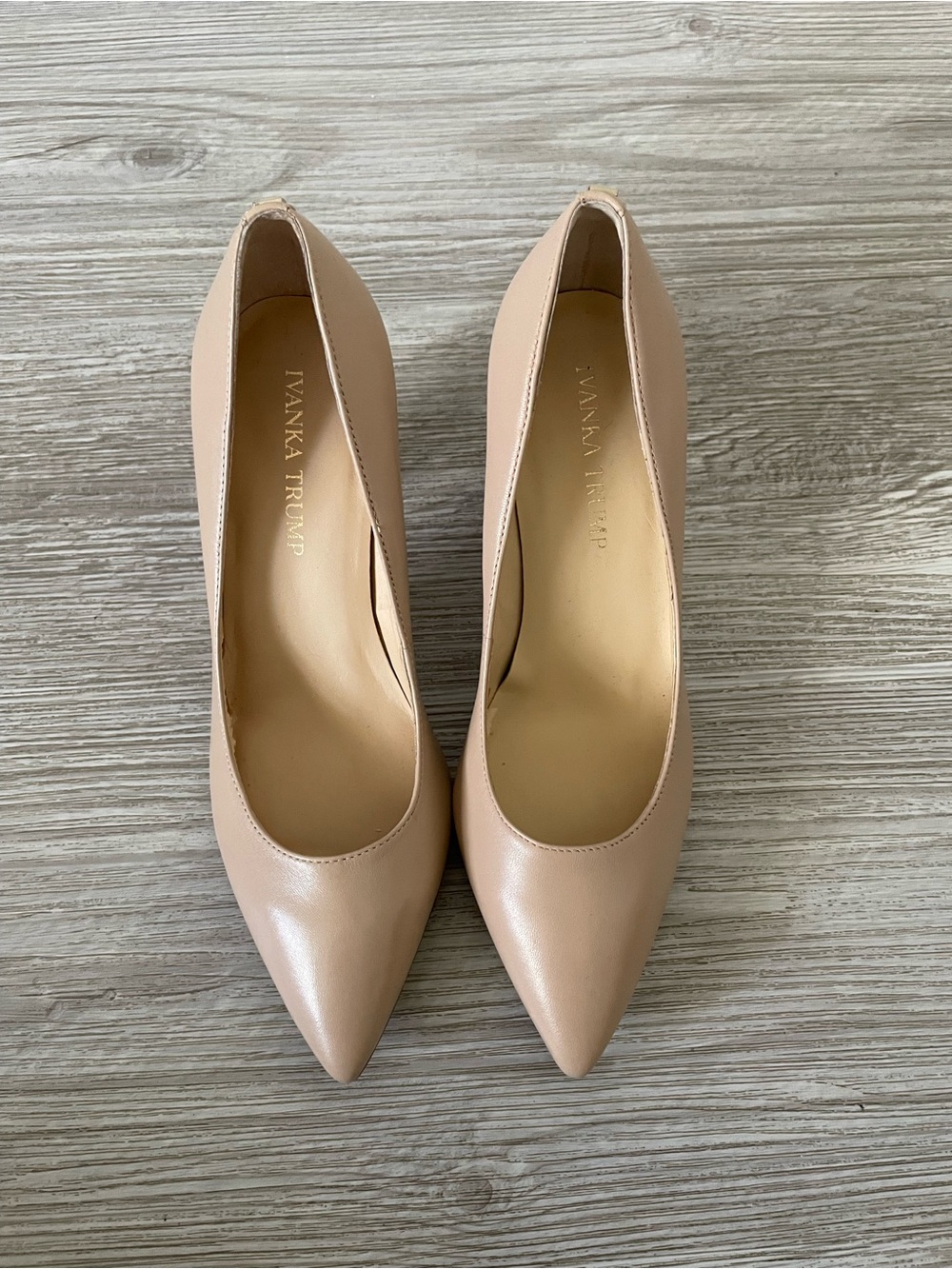 Ivanka Trump pink classic heel pumps